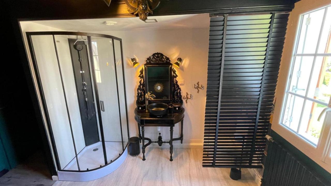 Saint-Germain-du-Corbeis Les Nuits Victoriennes Bed & Breakfast エクステリア 写真