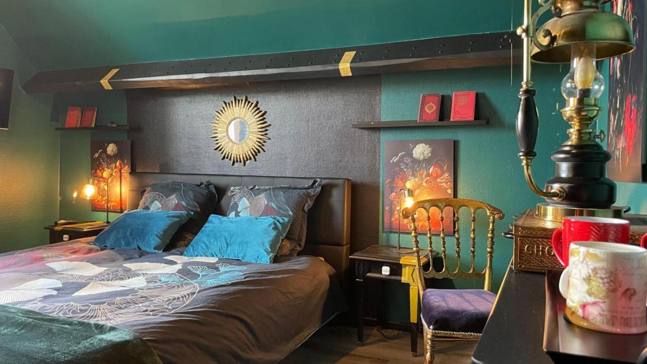 Saint-Germain-du-Corbeis Les Nuits Victoriennes Bed & Breakfast エクステリア 写真